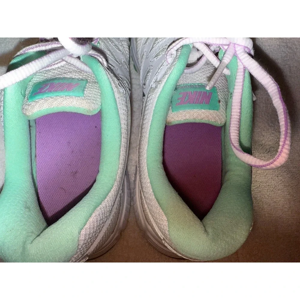 Nike Revolution Ladies Sneakers Size‎ 9.5 White And Teal